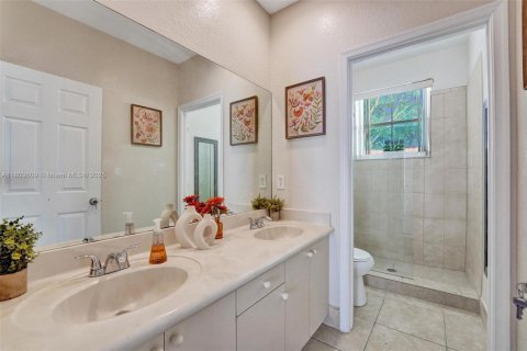 House in Coral Springs, Florida 6 bedrooms, 286.32 sq.m. № 1745635 - photo 29
