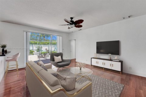 House in Coral Springs, Florida 6 bedrooms, 286.32 sq.m. № 1745635 - photo 12