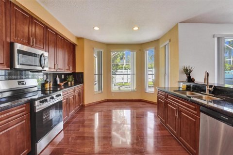 House in Coral Springs, Florida 6 bedrooms, 286.32 sq.m. № 1745635 - photo 15