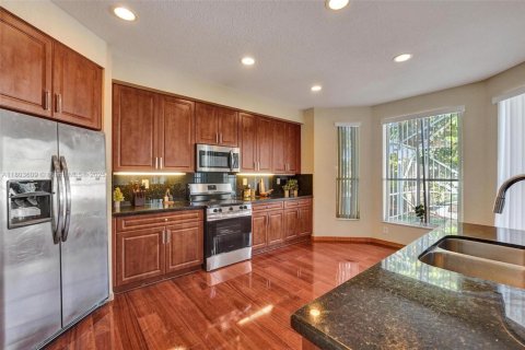 House in Coral Springs, Florida 6 bedrooms, 286.32 sq.m. № 1745635 - photo 14