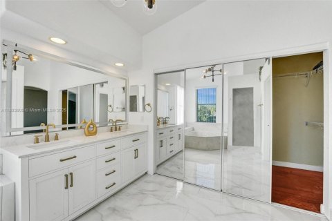 House in Coral Springs, Florida 6 bedrooms, 286.32 sq.m. № 1745635 - photo 26
