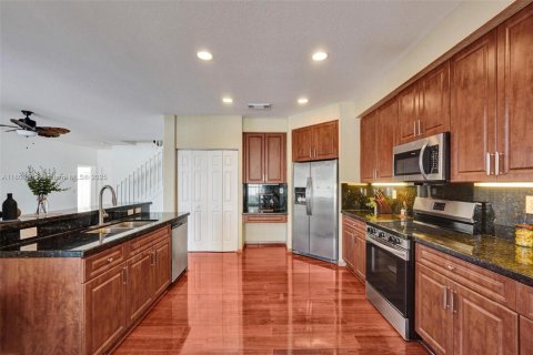 House in Coral Springs, Florida 6 bedrooms, 286.32 sq.m. № 1745635 - photo 17