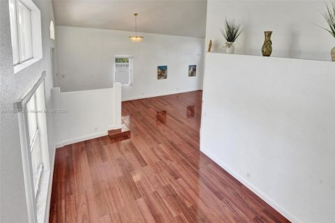 House in Coral Springs, Florida 6 bedrooms, 286.32 sq.m. № 1745635 - photo 11