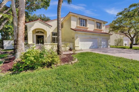 House in Coral Springs, Florida 6 bedrooms, 286.32 sq.m. № 1745635 - photo 2