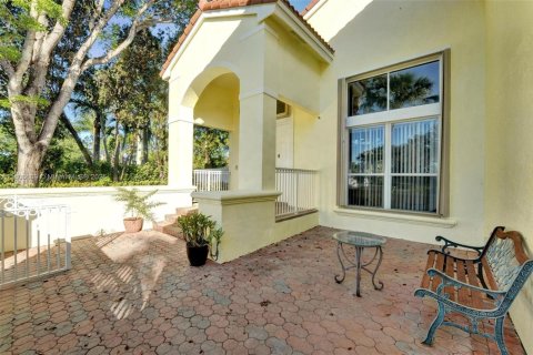 House in Coral Springs, Florida 6 bedrooms, 286.32 sq.m. № 1745635 - photo 4