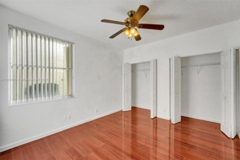 House in Coral Springs, Florida 6 bedrooms, 286.32 sq.m. № 1745635 - photo 30