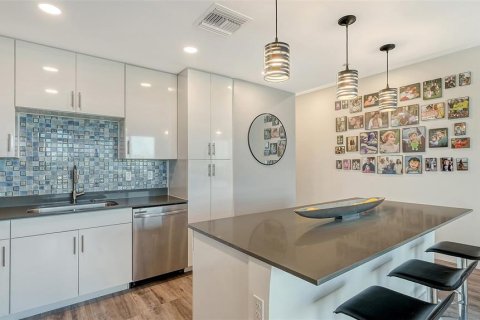 Condominio en venta en Sarasota, Florida, 1 dormitorio, 83.24 m2 № 1732274 - foto 17