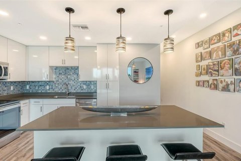 Condominio en venta en Sarasota, Florida, 1 dormitorio, 83.24 m2 № 1732274 - foto 16