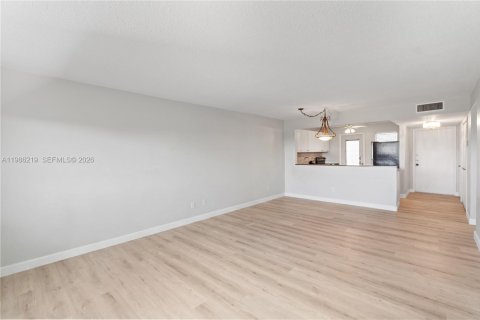 Condo in Hollywood, Florida, 2 bedrooms  № 2050586 - photo 3