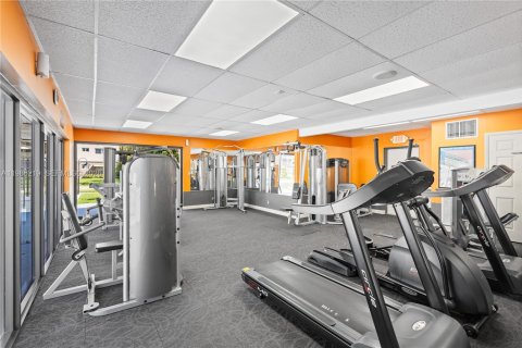 Condo in Hollywood, Florida, 2 bedrooms  № 2050586 - photo 23