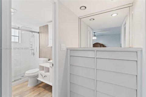 Condo in Hollywood, Florida, 2 bedrooms  № 2050586 - photo 11