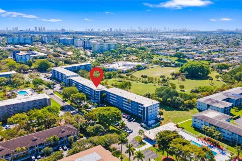 Condo in Hollywood, Florida, 2 bedrooms  № 2050586 - photo 29