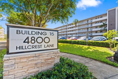 Condo in Hollywood, Florida, 2 bedrooms  № 2050586 - photo 21