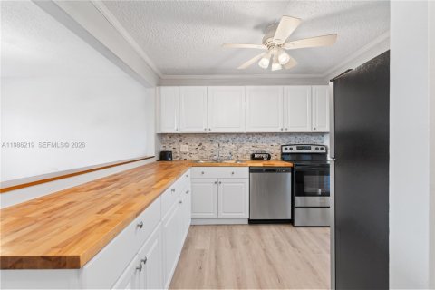 Condo in Hollywood, Florida, 2 bedrooms  № 2050586 - photo 4