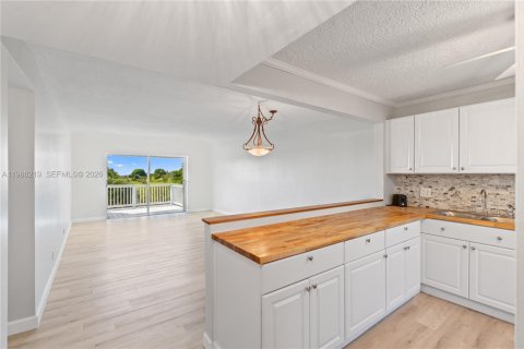 Condo in Hollywood, Florida, 2 bedrooms  № 2050586 - photo 7