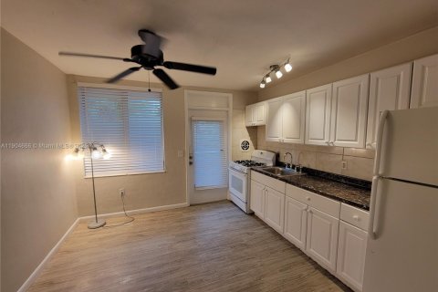 Condominio en alquiler en Miami Beach, Florida, 1 dormitorio, 41.81 m2 № 1956508 - foto 3