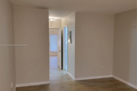 Condominio en alquiler en Miami Beach, Florida, 1 dormitorio, 41.81 m2 № 1956508 - foto 12