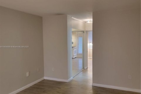 Condominio en alquiler en Miami Beach, Florida, 1 dormitorio, 41.81 m2 № 1956508 - foto 11