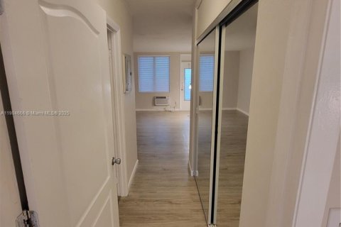Condominio en alquiler en Miami Beach, Florida, 1 dormitorio, 41.81 m2 № 1956508 - foto 4