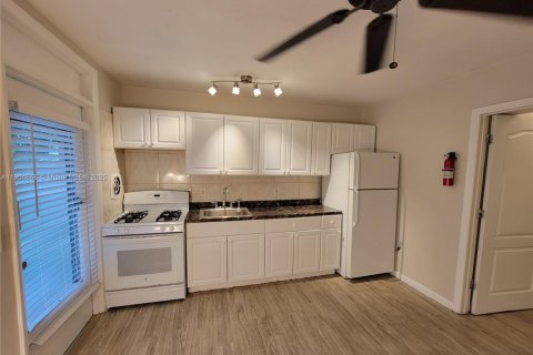 Condominio en alquiler en Miami Beach, Florida, 1 dormitorio, 41.81 m2 № 1956508 - foto 2