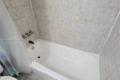 Condominio en alquiler en Miami Beach, Florida, 1 dormitorio, 41.81 m2 № 1956508 - foto 7