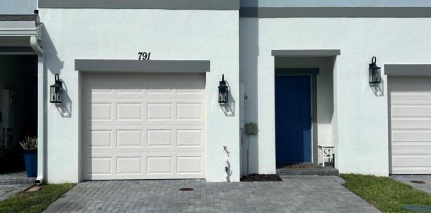 Adosado en Port St. Lucie, Florida 3 dormitorios, 157 m2 № 2247837