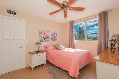Copropriété à vendre à Lauderdale Lakes, Floride: 2 chambres, 94.85 m2 № 1933308 - photo 23