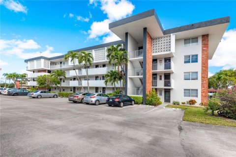Condominio en Lauderdale Lakes, Florida, 2 dormitorios  № 1933308