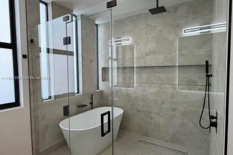 Casa en venta en Fort Lauderdale, Florida, 4 dormitorios № 1993398 - foto 27