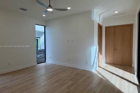 Casa en venta en Fort Lauderdale, Florida, 4 dormitorios № 1993398 - foto 20