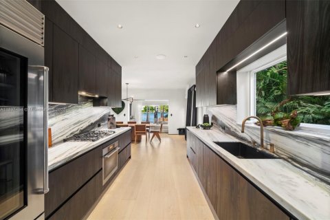 Villa ou maison à vendre à Miami Beach, Floride: 4 chambres, 343.92 m2 № 1950795 - photo 9
