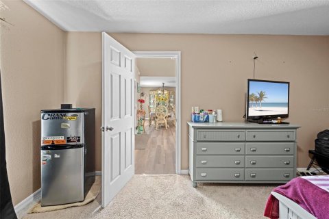 Casa en venta en Spring Hill, Florida, 7 dormitorios, 287.63 m2 № 2212823 - foto 7
