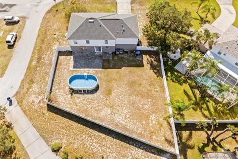 Casa en venta en Spring Hill, Florida, 7 dormitorios, 287.63 m2 № 2212823 - foto 2