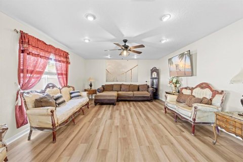 Casa en venta en Spring Hill, Florida, 7 dormitorios, 287.63 m2 № 2212823 - foto 29