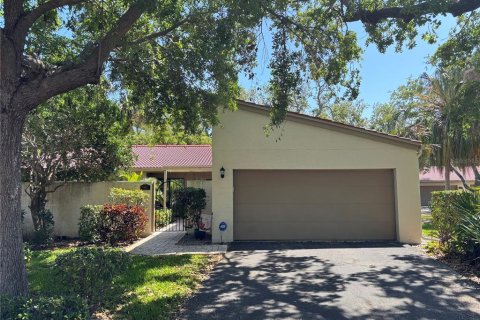 House in Bradenton, Florida 2 bedrooms, 164.62 sq.m. № 1603146 - photo 1