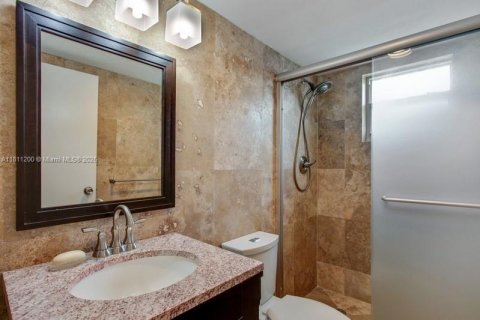Copropriété à vendre à Miami Beach, Floride: 2 chambres, 120.77 m2 № 1758922 - photo 11
