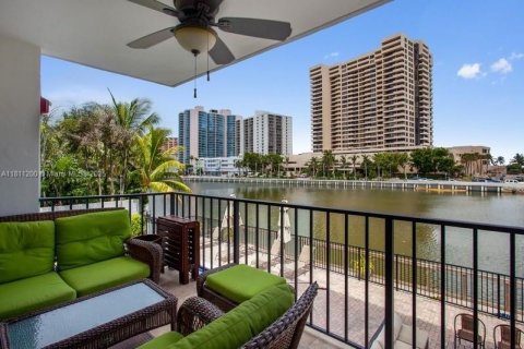 Copropriété à vendre à Miami Beach, Floride: 2 chambres, 120.77 m2 № 1758922 - photo 14