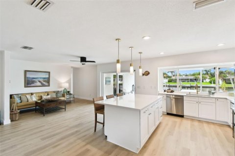 Casa en venta en Clearwater, Florida, 4 dormitorios, 182.55 m2 № 1837951 - foto 12