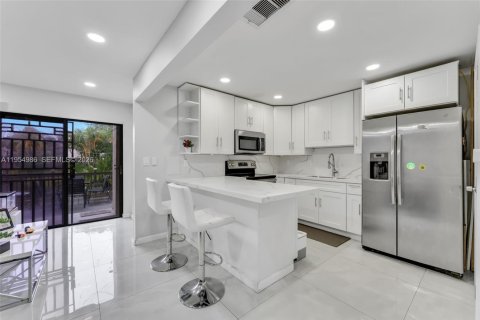 Copropriété à vendre à Miami, Floride: 4 chambres, 147.16 m2 № 2011309 - photo 13