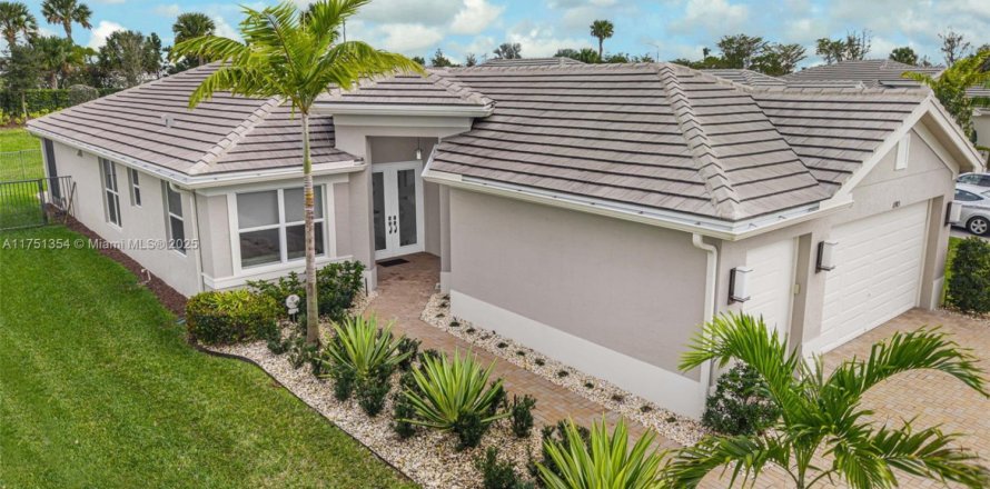 Casa en Port St. Lucie, Florida 3 dormitorios, 200.39 m2 № 1499777