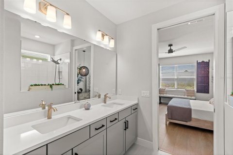 House in Winter Garden, Florida 2 bedrooms, 175.49 sq.m. № 1894738 - photo 17