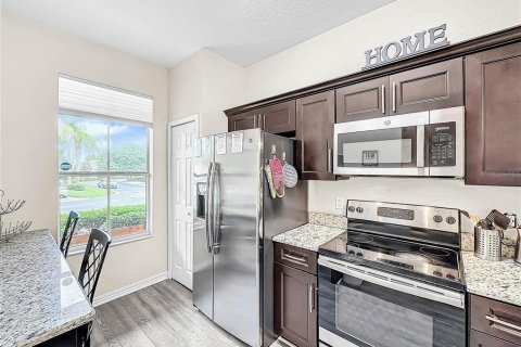 Townhouse in Davenport, Florida 4 bedrooms, 172.43 sq.m. № 1301348 - photo 3
