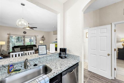 Townhouse in Davenport, Florida 4 bedrooms, 172.43 sq.m. № 1301348 - photo 24