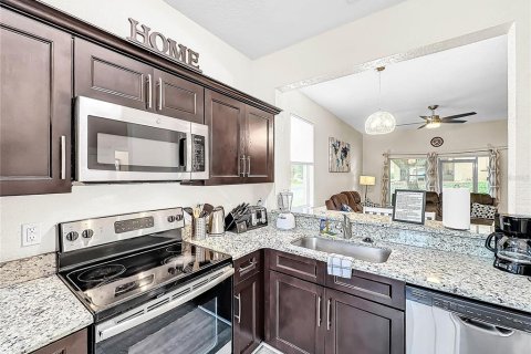 Townhouse in Davenport, Florida 4 bedrooms, 172.43 sq.m. № 1301348 - photo 26