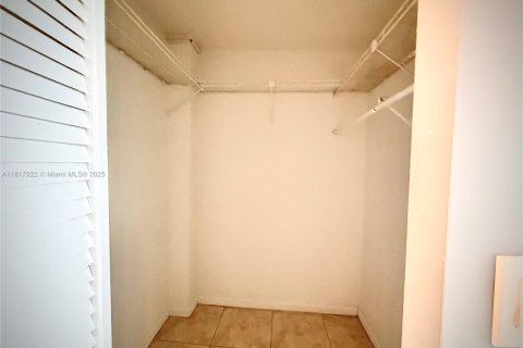 Купить кондоминиум в Халландейл-Бич, Флорида 2 спальни, 109.25м2, № 1779671 - фото 18