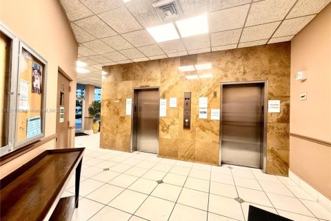 Купить кондоминиум в Халландейл-Бич, Флорида 2 спальни, 109.25м2, № 1779671 - фото 23