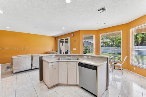 House in Miramar, Florida 4 bedrooms, 273.13 sq.m. № 1748277 - photo 16