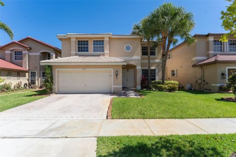 House in Miramar, Florida 4 bedrooms, 273.13 sq.m. № 1748277 - photo 1