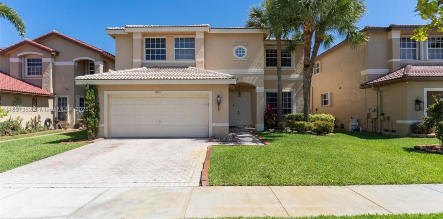 House in Miramar, Florida 4 bedrooms, 273.13 sq.m. № 1748277