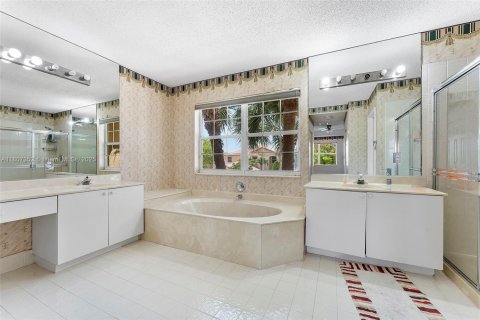 House in Miramar, Florida 4 bedrooms, 273.13 sq.m. № 1748277 - photo 5